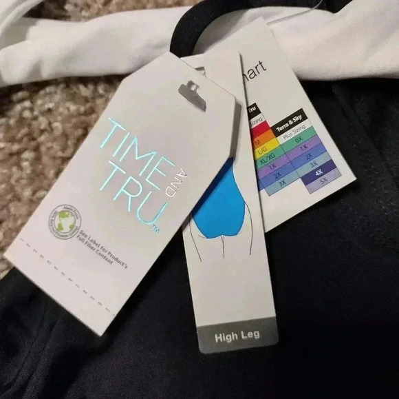 Time and Tru Black and White Colorblock one piece Swimsuit - Picture 10 of 12